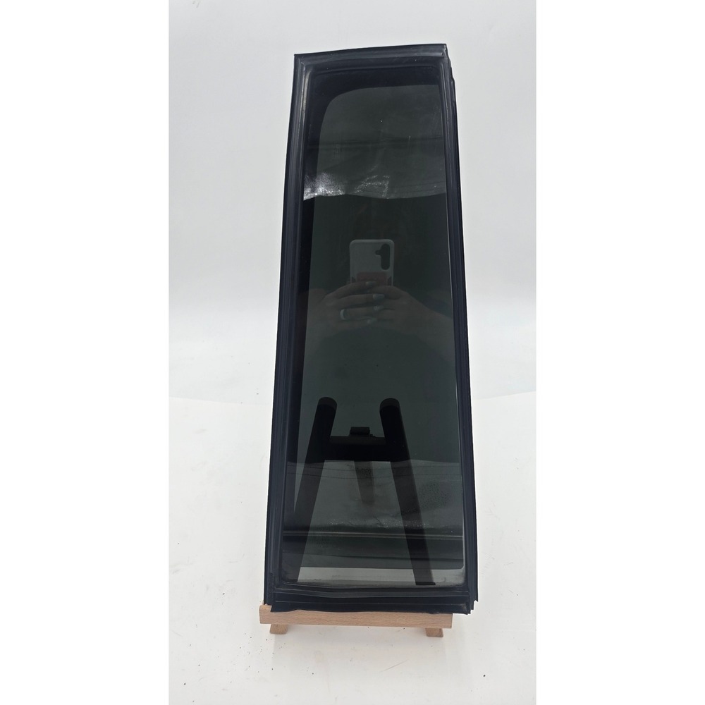 11-24 Infiniti QX56 QX80 RH Rear Door Vent Quarter Glass OEM 82272-1LA0A